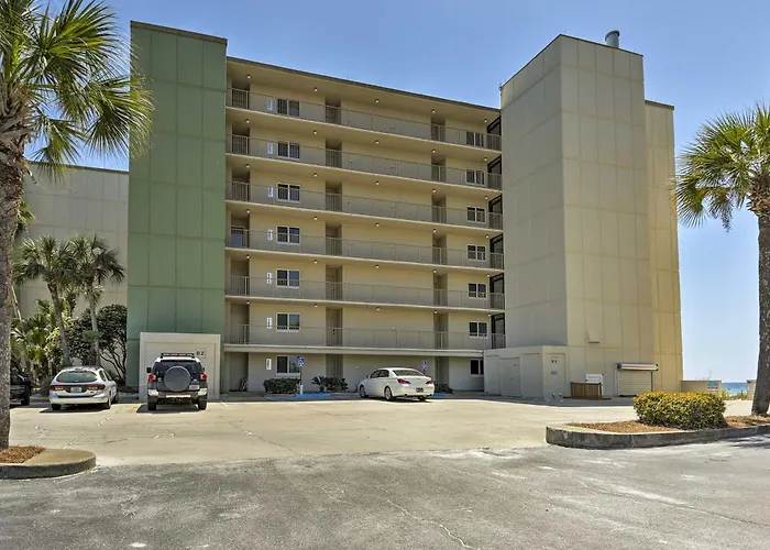 Beachfront Panama City Condo W/ Balcony + Views!